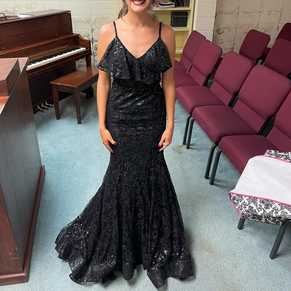 Size 0 Ellie Wilde Prom Dress